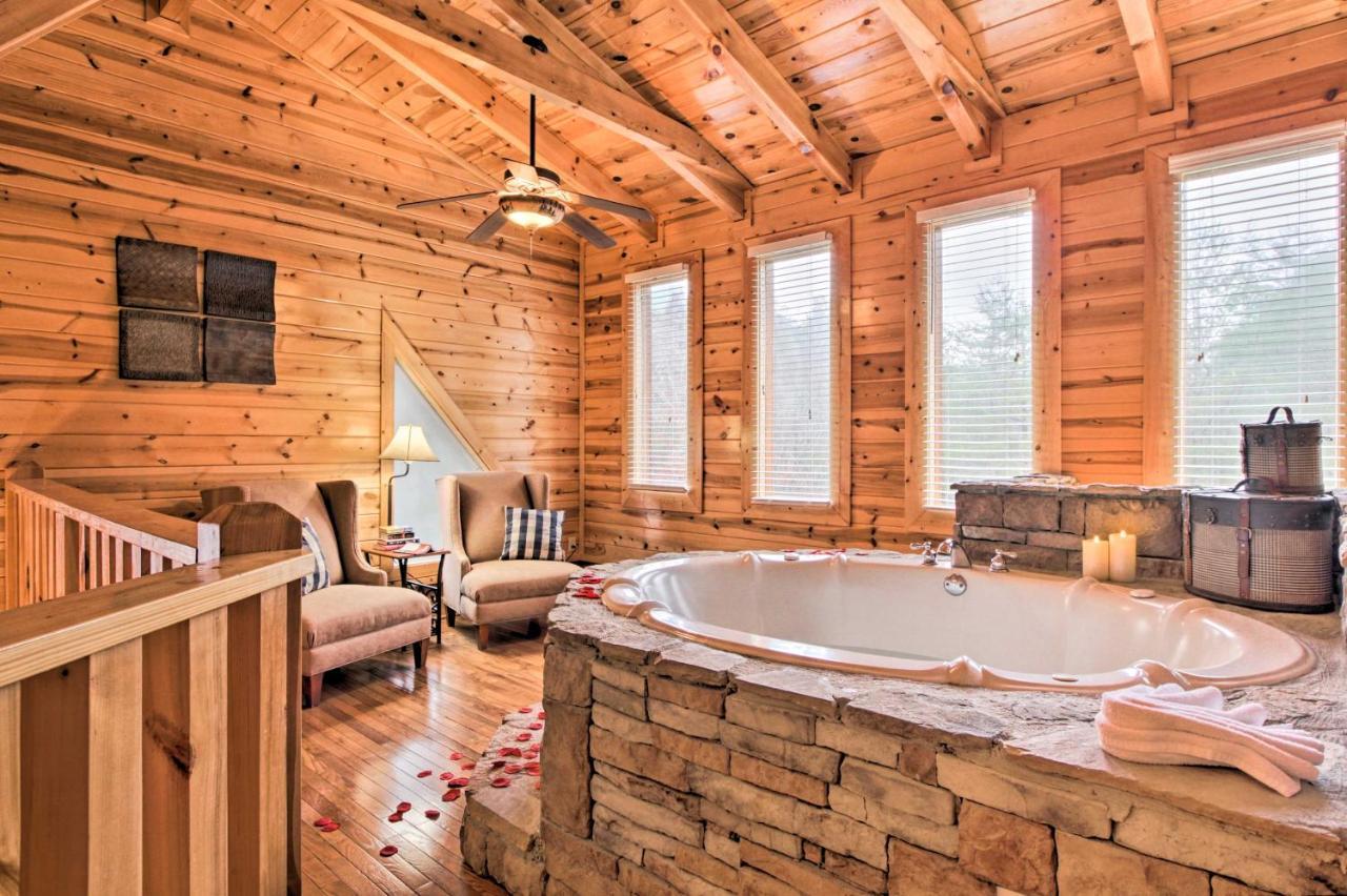 Cabin With Hot Tub About 2 Mi To Island In Pigeon Forge! Eksteriør bilde