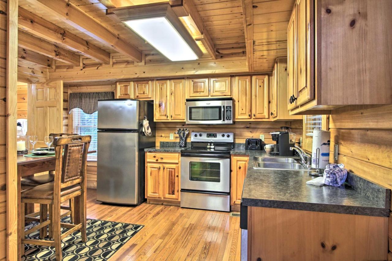 Cabin With Hot Tub About 2 Mi To Island In Pigeon Forge! Eksteriør bilde