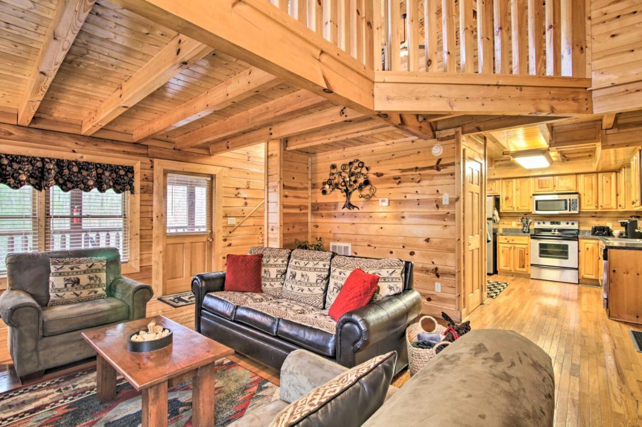 Cabin With Hot Tub About 2 Mi To Island In Pigeon Forge! Eksteriør bilde
