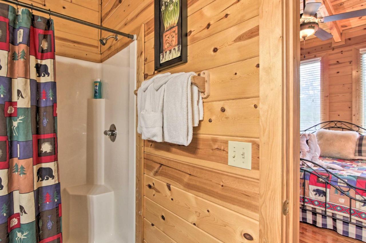 Cabin With Hot Tub About 2 Mi To Island In Pigeon Forge! Eksteriør bilde