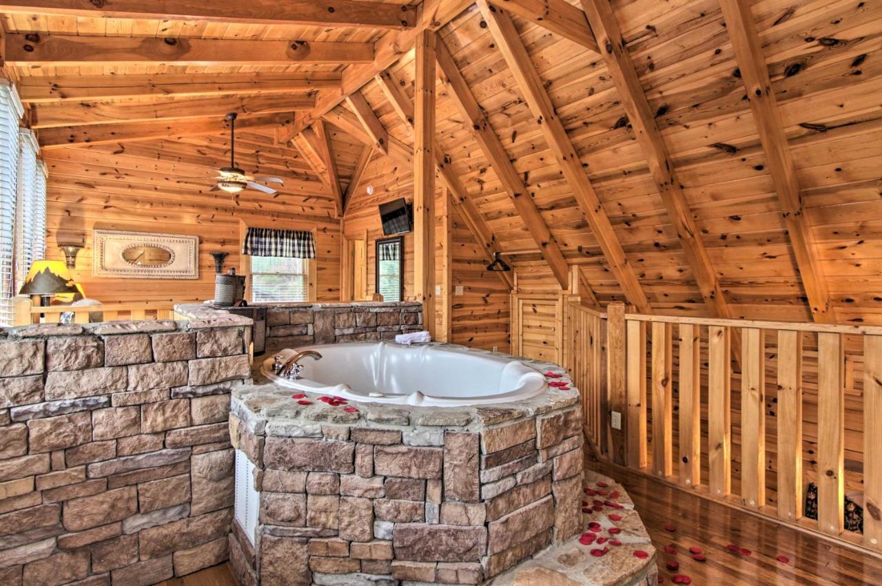 Cabin With Hot Tub About 2 Mi To Island In Pigeon Forge! Eksteriør bilde