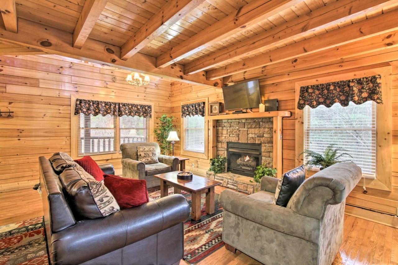 Cabin With Hot Tub About 2 Mi To Island In Pigeon Forge! Eksteriør bilde