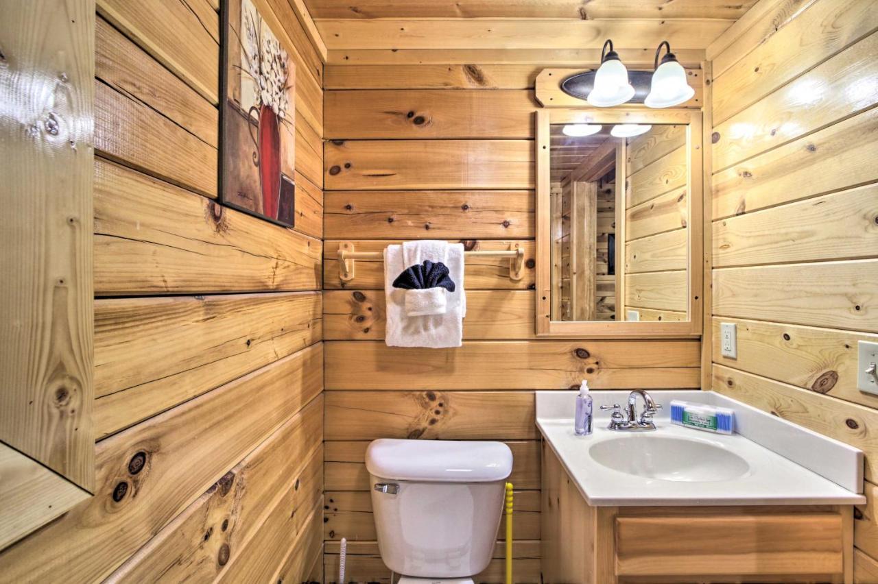 Cabin With Hot Tub About 2 Mi To Island In Pigeon Forge! Eksteriør bilde